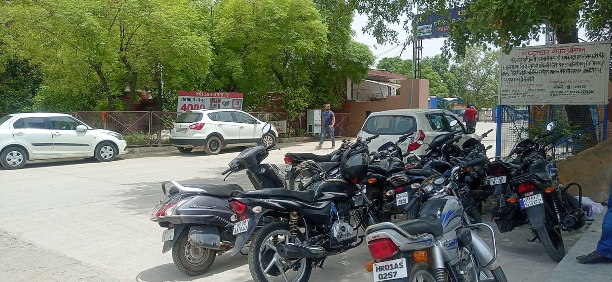 Bus stand in the grip of illegal parking, Kurukshetra