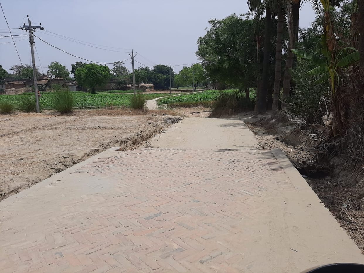 Half-finished pavement road became a headache for the population, the footpath became a support