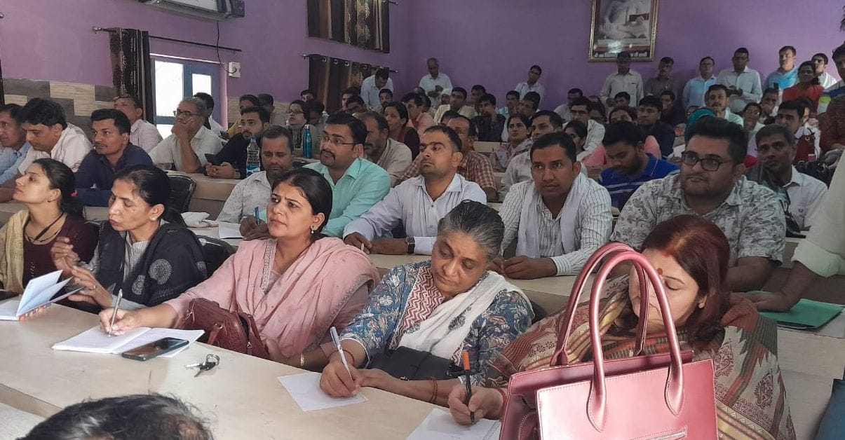 In the workshop, teachers were informed about tab operation