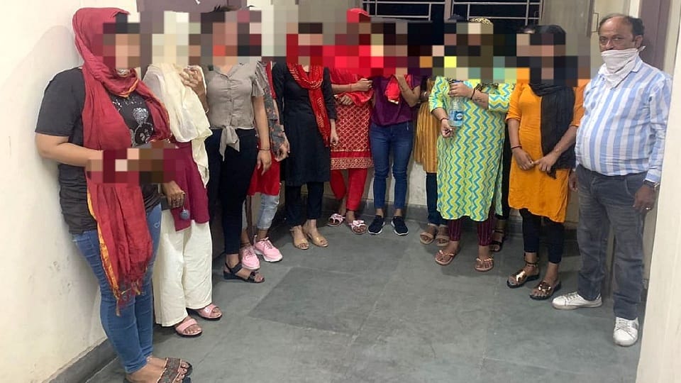 sex racket running in spa center of cross river mall anand vihar 11 girls and owner arrested