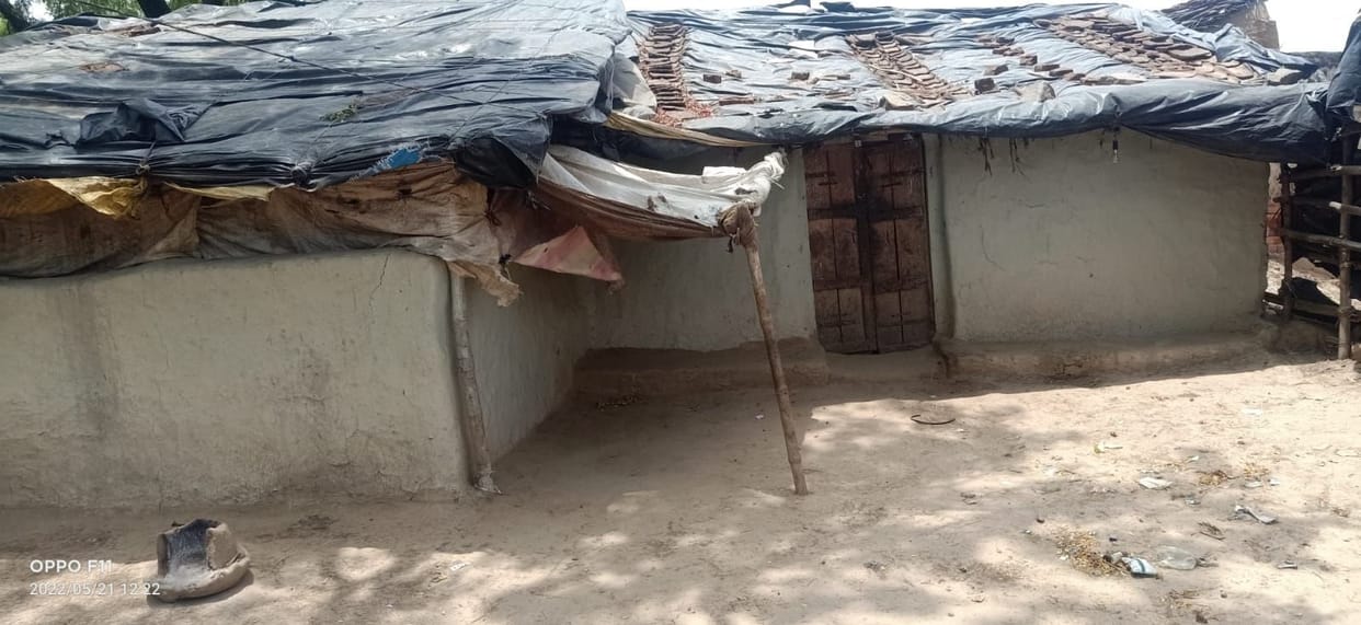 Poverty-fed 200 people flee, homes locked