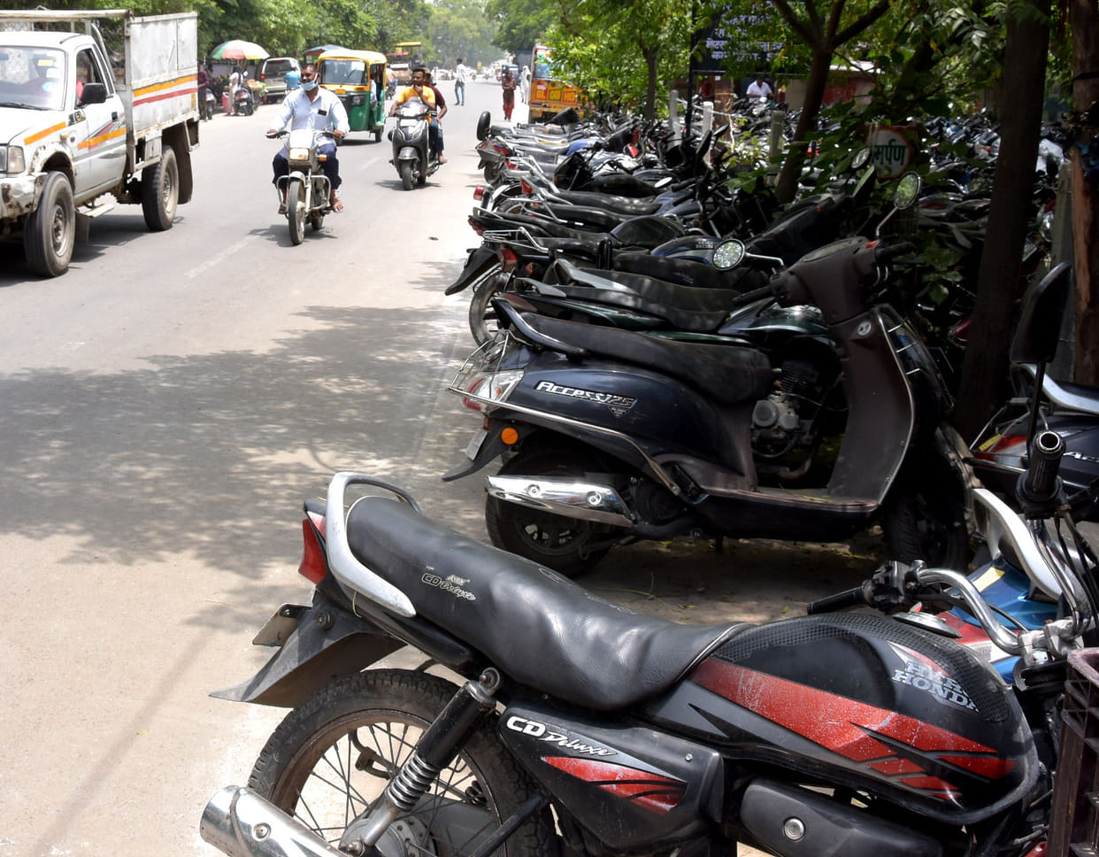 Illegal parking becomes trouble with encroachment in smart city