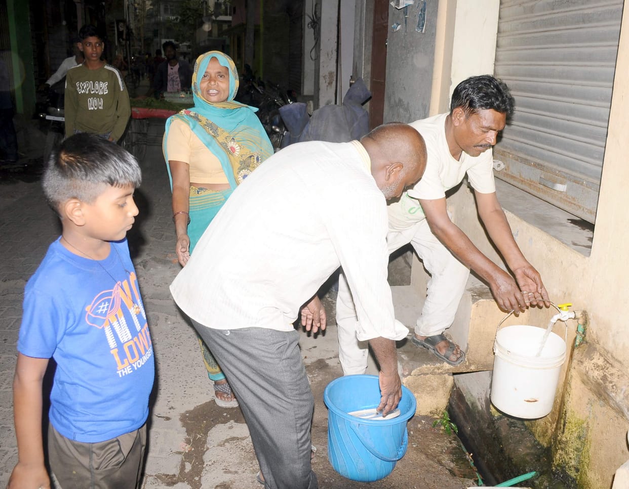 100 families of Bareilly Sarai are not getting water, the municipality could not solve it in six days