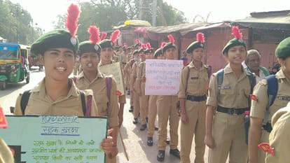 Mission Shakti: Police Commissioner a satish ganesh flags off vehicle for awareness in 10 districts including Varanasi