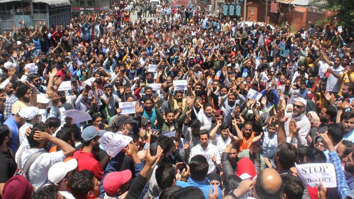 Srinagar Protest EJAC Rehbar E Khel Janglat and Zirat held joint Protest against their disengagement at press enclave Srinagar