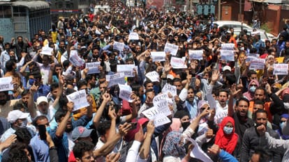 Srinagar Protest EJAC Rehbar E Khel Janglat and Zirat held joint Protest against their disengagement at press enclave Srinagar