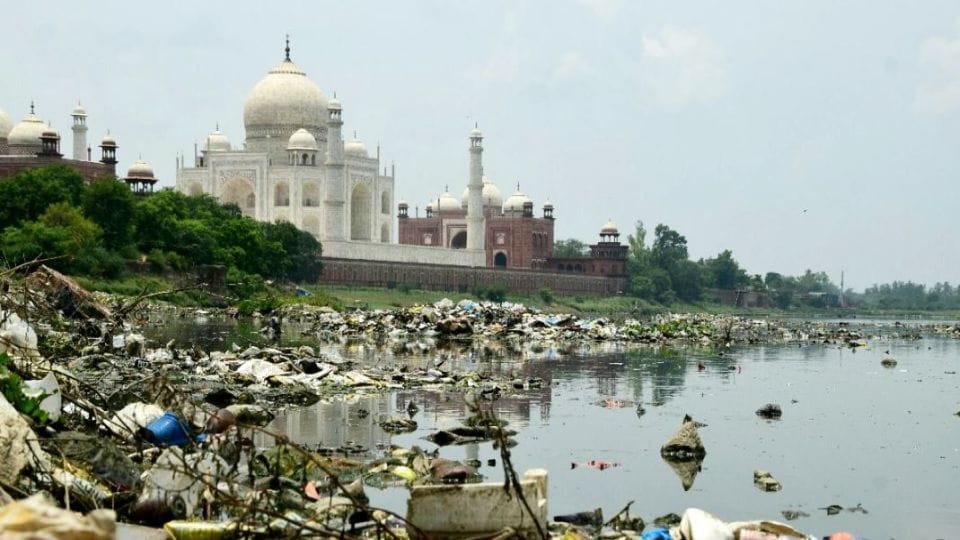 Municipal Corporation Plan for Throwing Garbage In Yamuna In Agra
