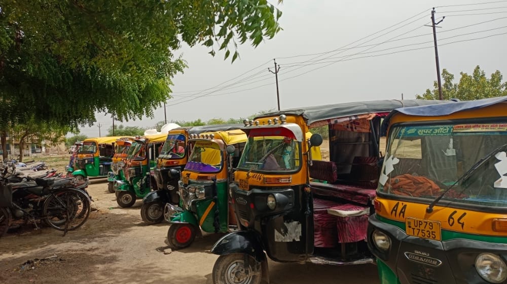 10 autos found standing at illegal tempo stand