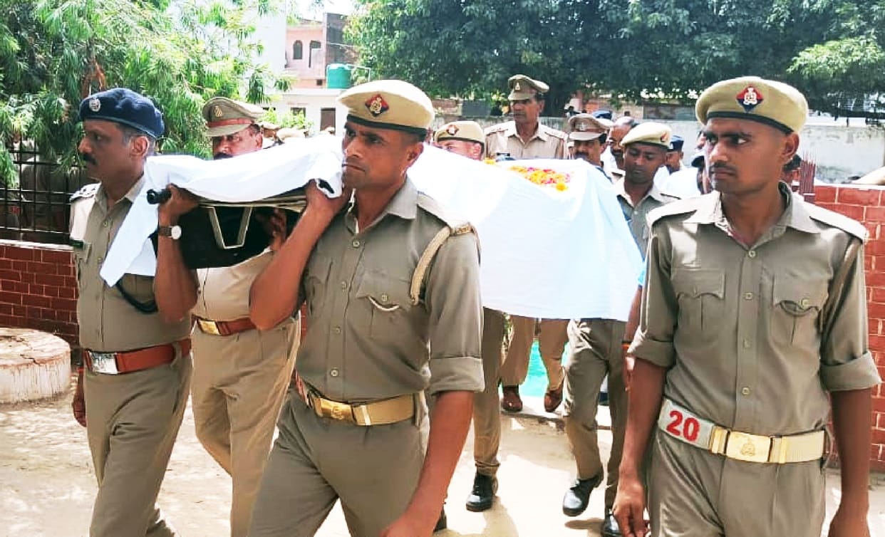 Mother cried after seeing the dead body of the police officer's son