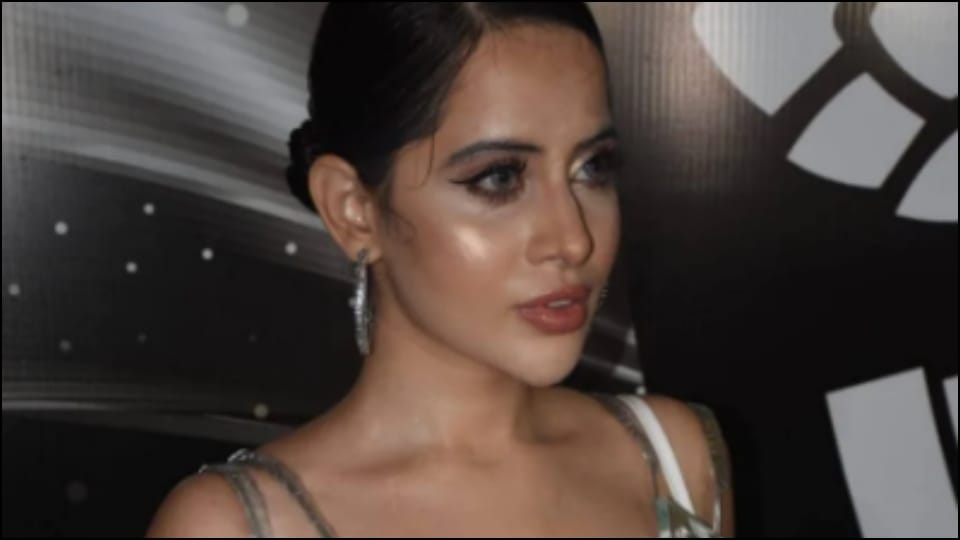 Urfi Javed was seen wearing a dress made of glass pieces video viral ons social media