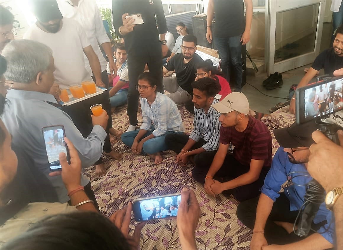 ayurveda students protest the end, Kurukshetra