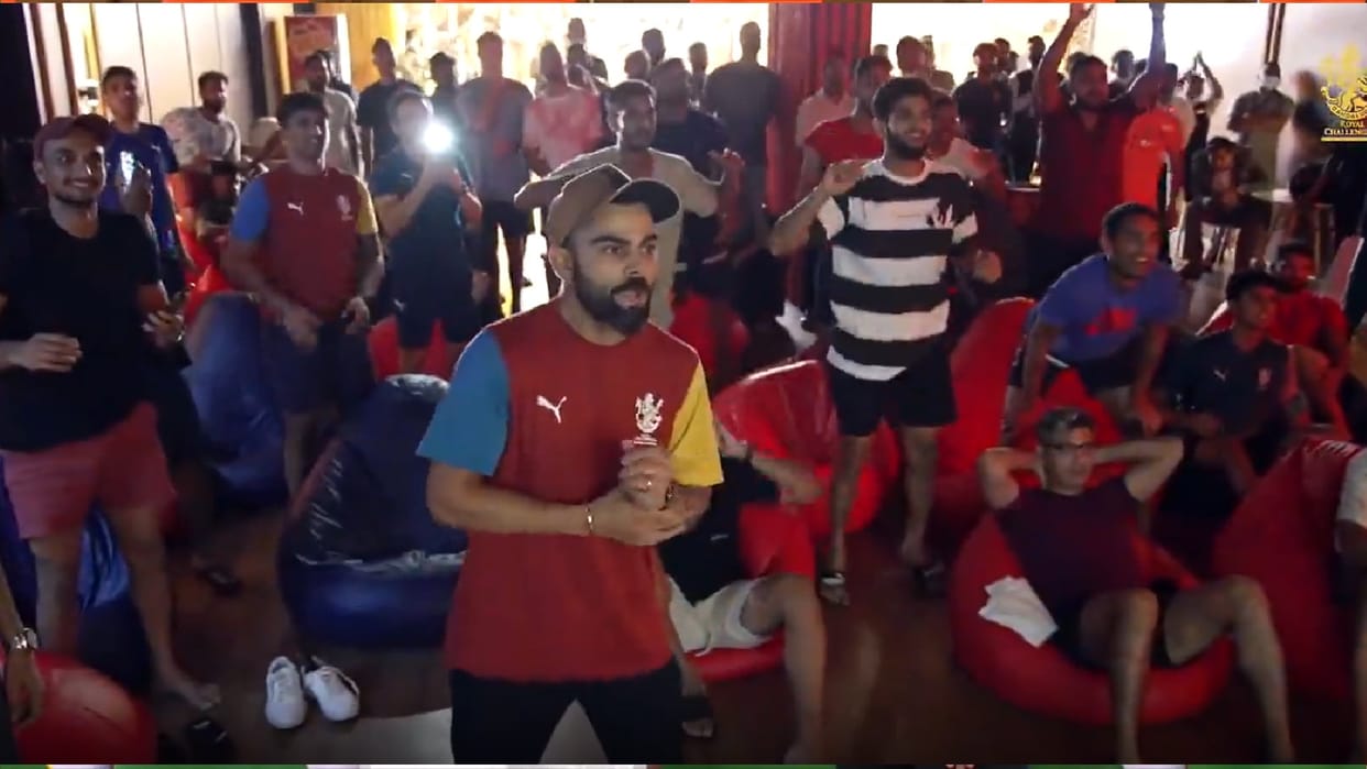 RCB players watched MI vs DC Match on tv how players reaction changed with every ball
