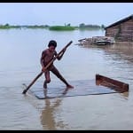 असम में बाढ़ से हालात काफी खराब हैं।