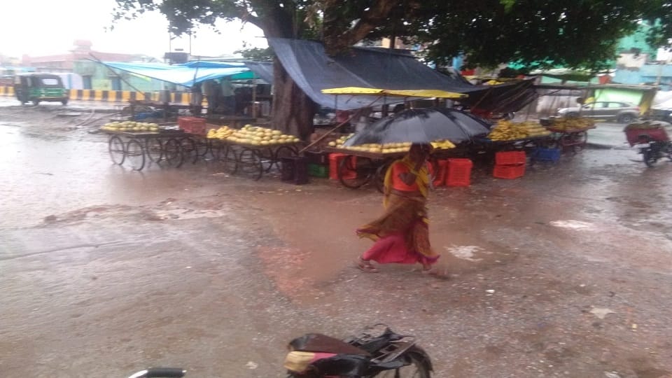 weather change in agra thunderstorm and rain today