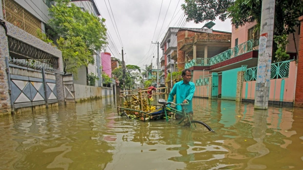 25 people have died and 60 lakh people have been affected due to floods in Bangladesh