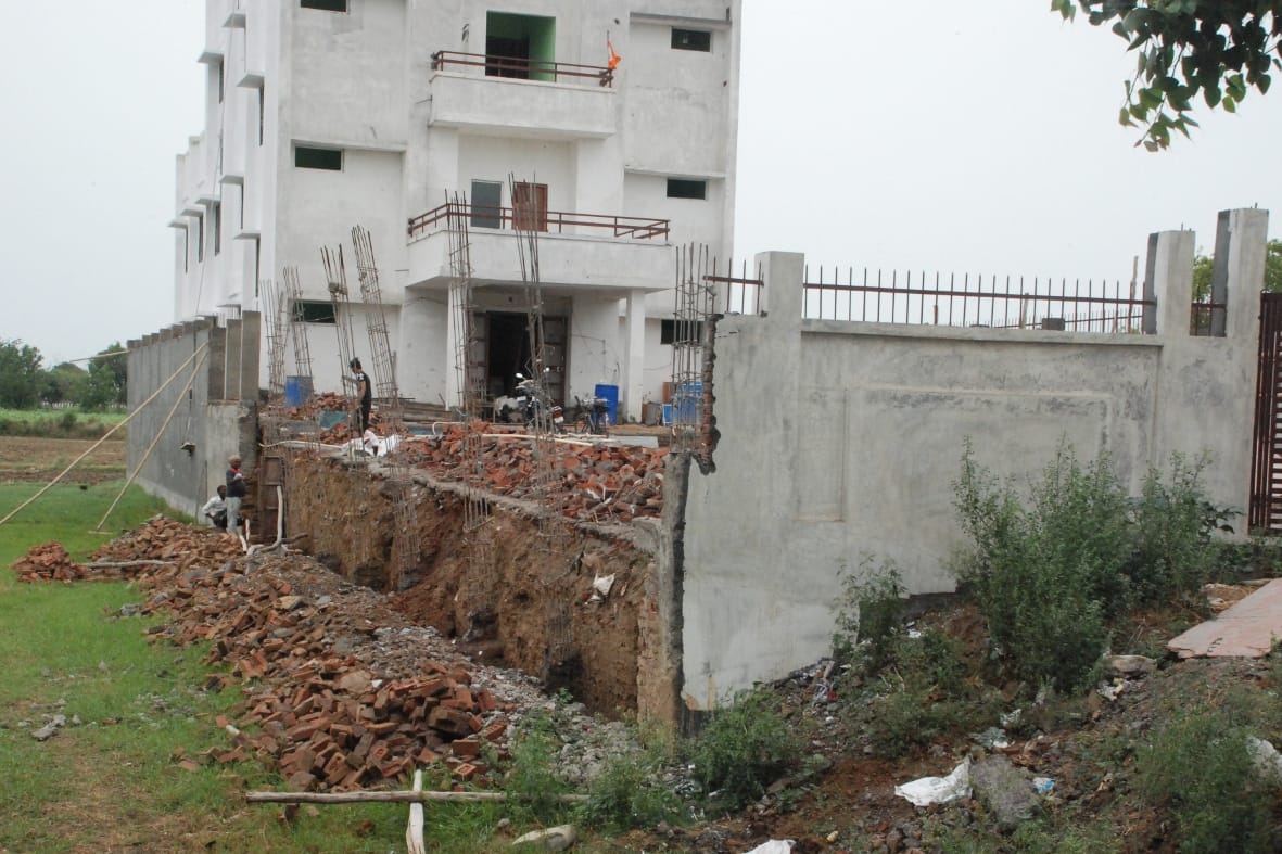 The wall of the BJP office fell even before the inauguration