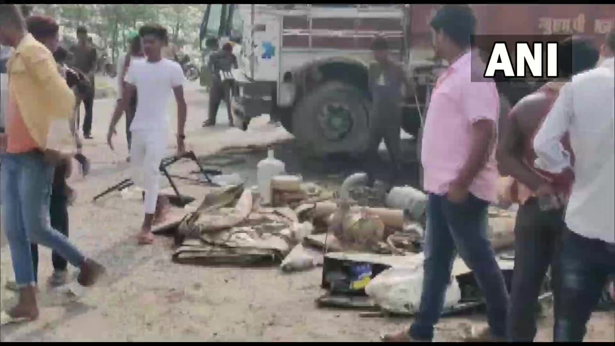 Purnia Road Accident: Truck carrying 16 people to Jammu and Kashmir uncontrolled, nine died on the spot