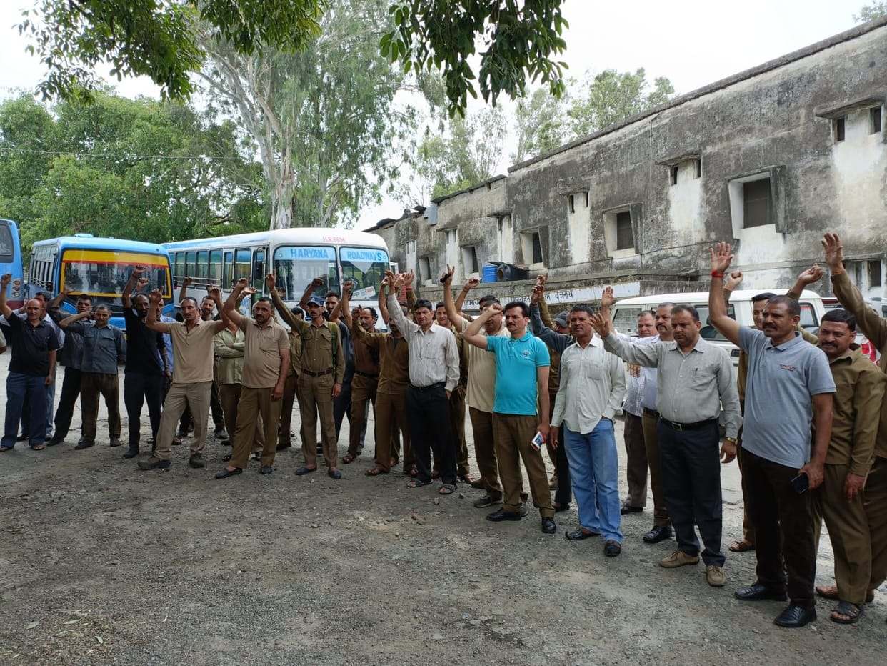 Demonstration of driver-operator union demanding pending allowances