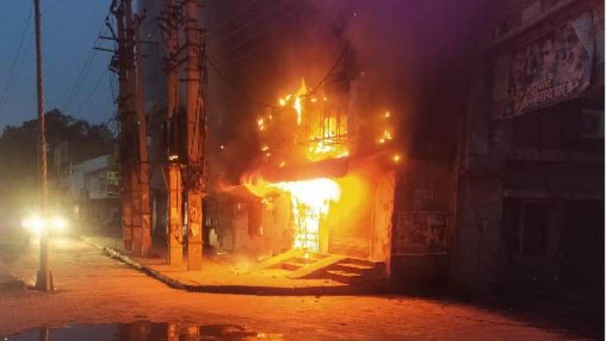 Nuh: Fire broke out in Relaxo Footwear Company on Tawadu-Bilaspur road a dozen vehicles of fire brigade on the spot