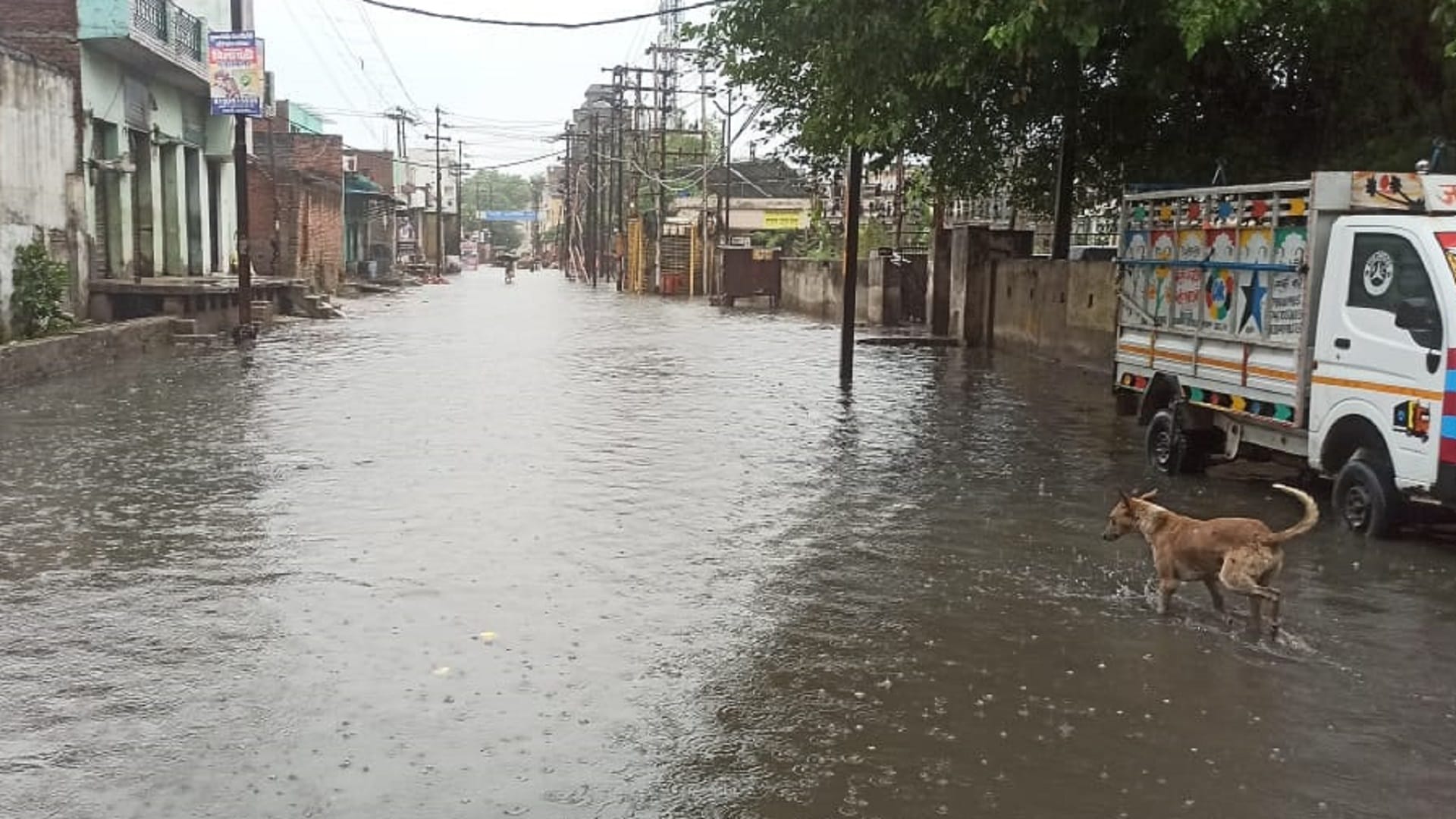 UP Rain gives relief from scorching heat waterlogging on roads