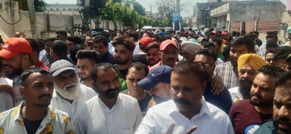 Tension between AAP and Congress in the firing incident on Sunday night