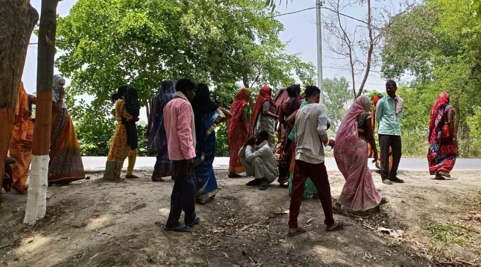 Married woman's body found on railway track, suspected of murder