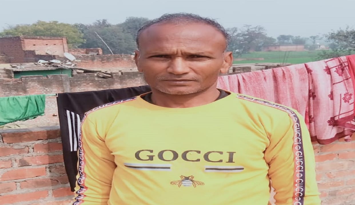 Murder in Chandauli straw trader killed by sharp weapon who sleeping outside warehouse police start  investigation