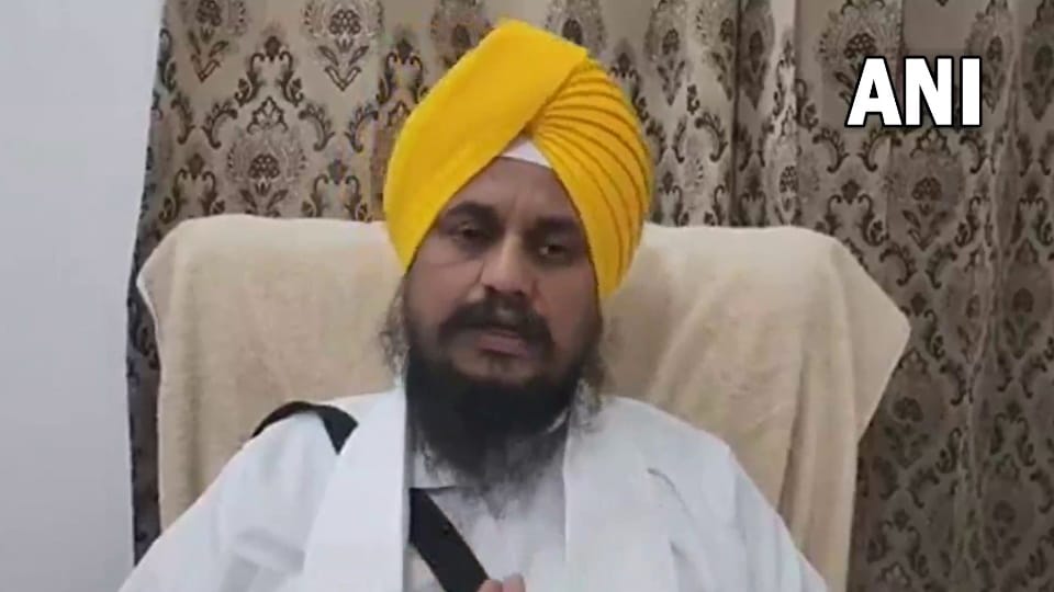 Shri Akal Takht Sahib Jathedar Harpreet Singh asks sikhs to keep modern weapons with legal licenses