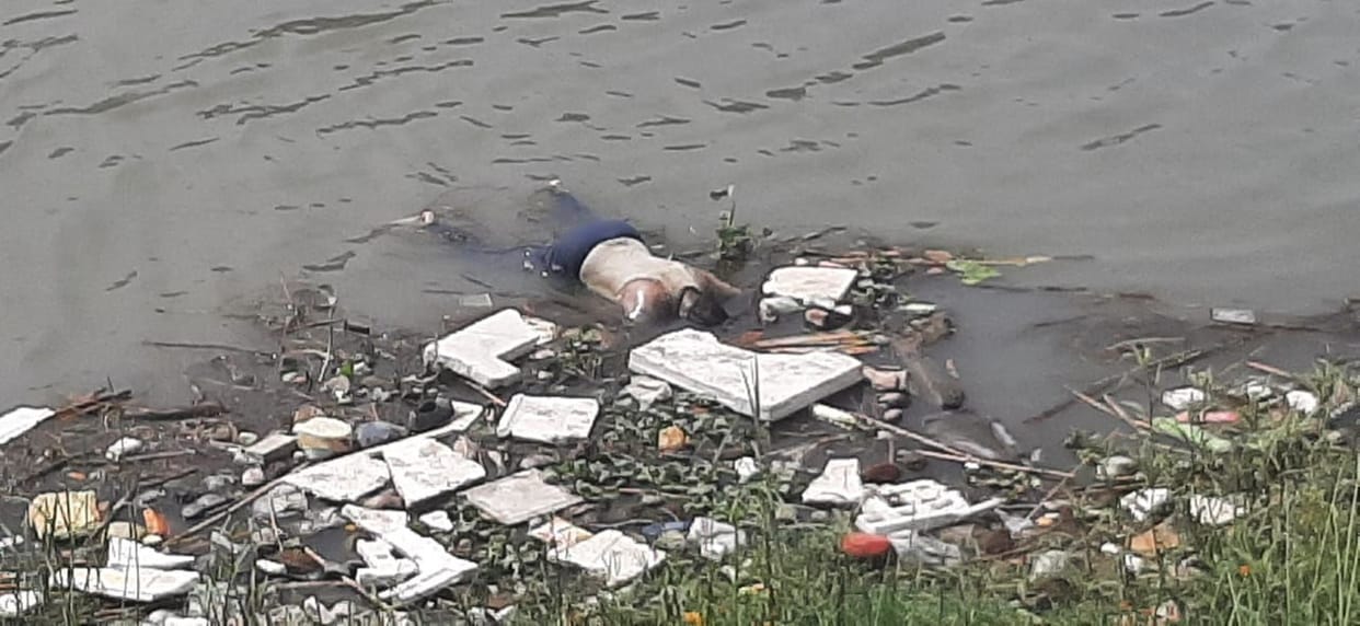 Dead body found trapped in canal bushes, not identified