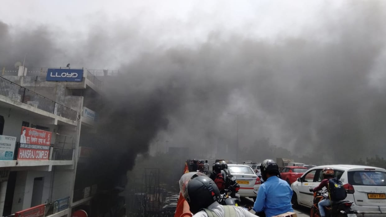 Fire in nithari more than 50 shops catches fire fire brigade facing problem in reaching jam on road read detail