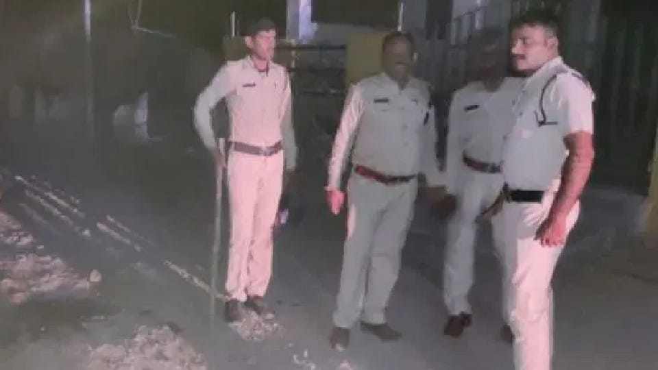 Stone Pelting in Ratlam: Offensive songs were being played on DJ in front of the temple, clashes between two groups, five injured in stone pelting