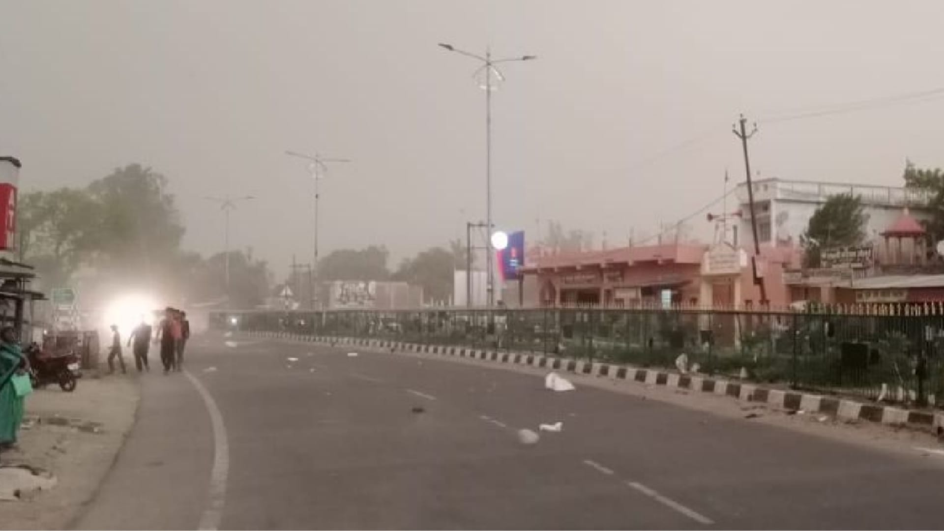 Lucknow: After the dusty half, people got relief from the heat due to heavy rain, pleasant weather will remain for three days