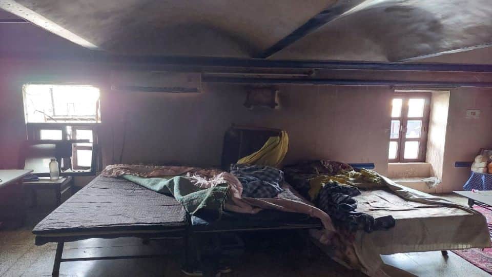 Physiotherapist dies in house fire and girl saves three lives in agra