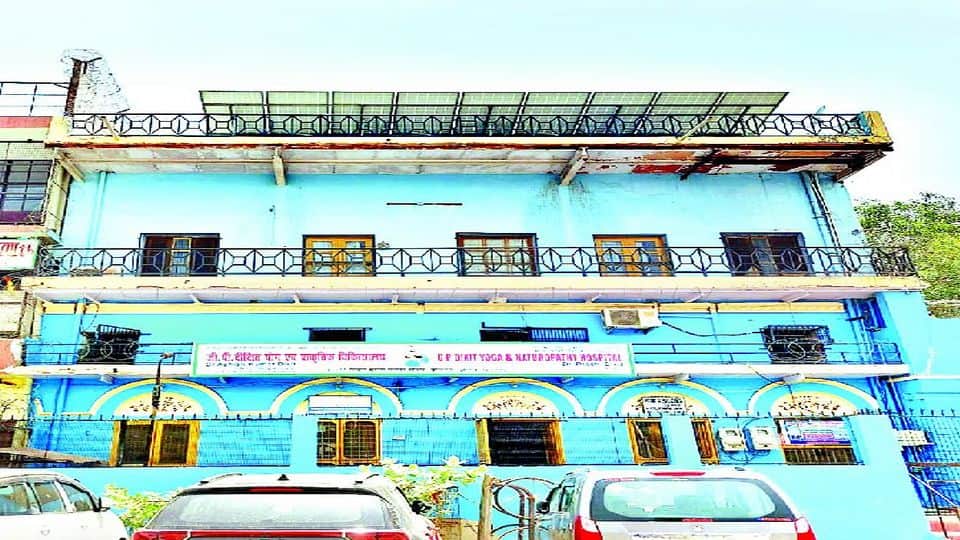 Physiotherapist dies in house fire and girl saves three lives in agra