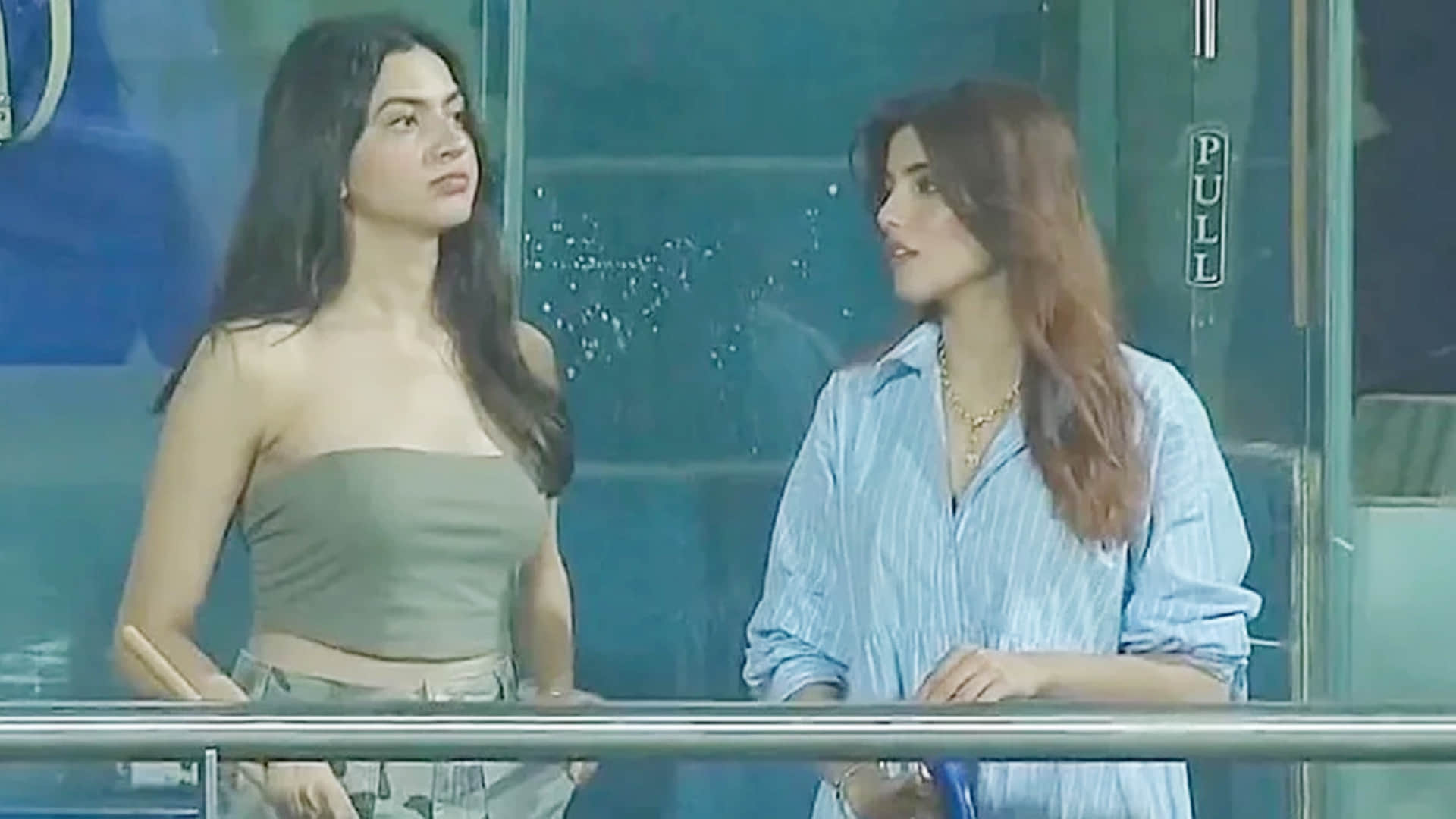 Ishan Kishan Girlfriend: Two mystery girls seen in Mumbai Indians vs Delhi Capitals match, photos went viral on social media, see Aditi Hundia and Kashika Kapoor photos IPL 2022