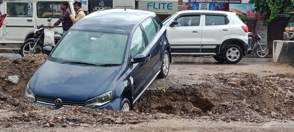 Thunderstorm and rain: 80 faults occurred, 10 electric poles bowed
