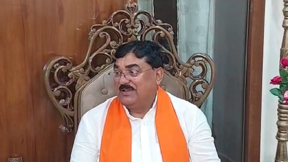 MP Politics: Agriculture Minister Kamal Patel targets Rahul Gandhi, says he has vowed to defame the country