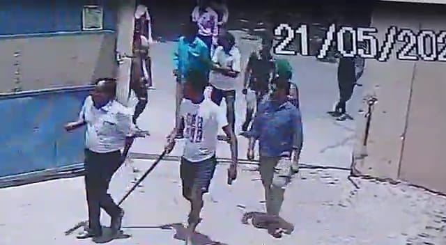 Roadways clerks beaten up after entering the office for removing encroachment