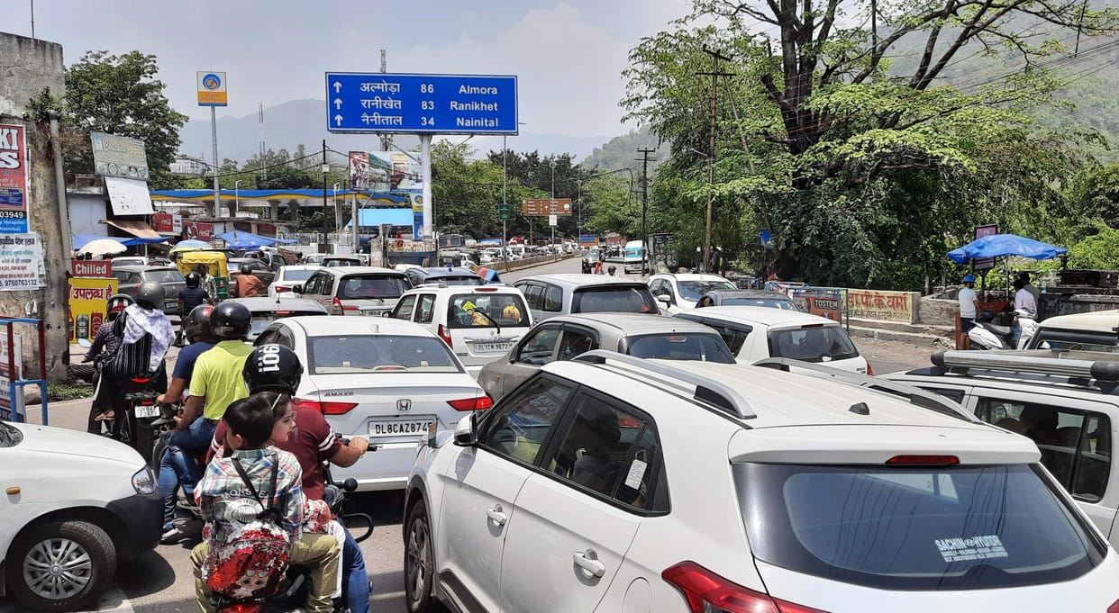 Truck broke down in Gulab Valley, jammed