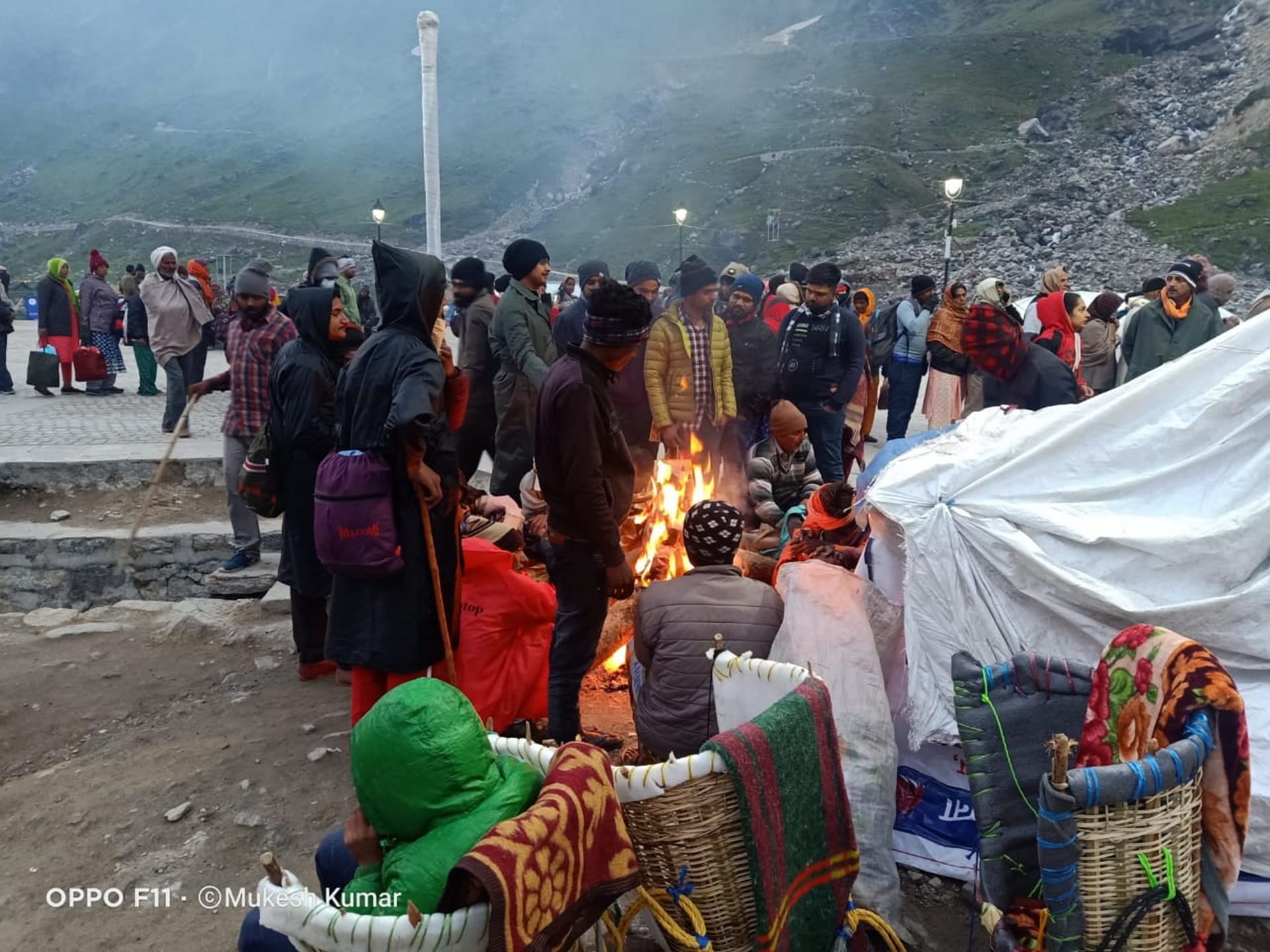 Administration banned Kedarnath Yatra due to bad weather, more than ten thousand passengers stranded, See photos
