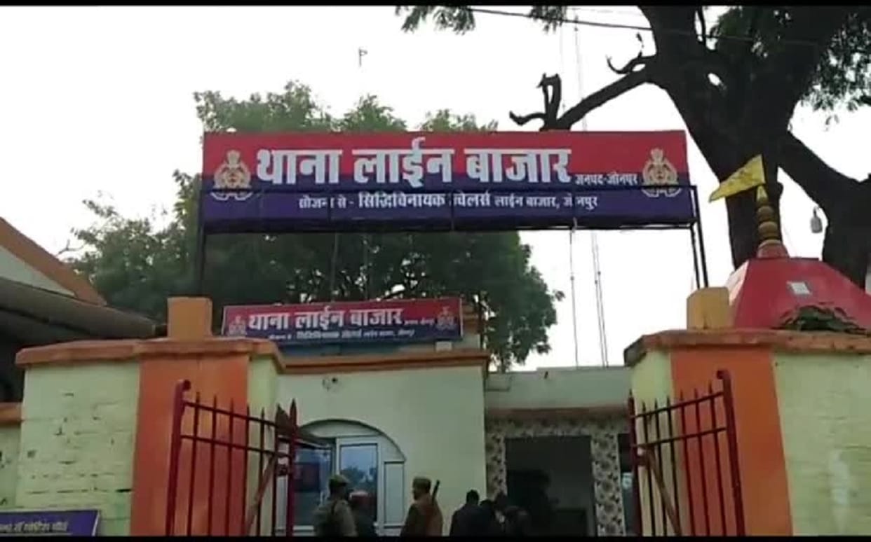 Police recovered three minor girls including two real sisters who reached Jaunpur for lover