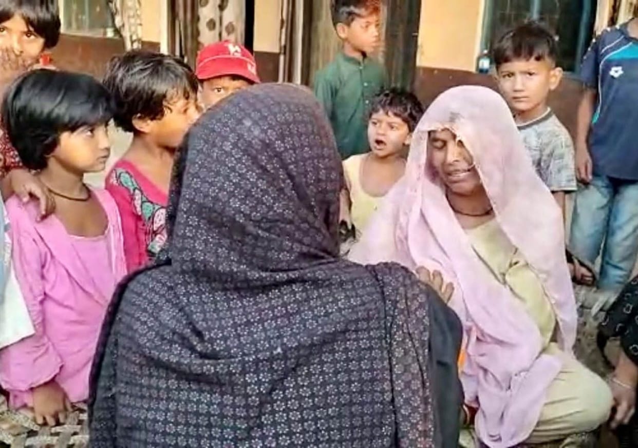 In Kayampur, the farmer's family was taken hostage and robbed