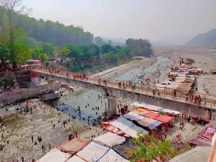 There is no parking arrangement in Garjiya temple