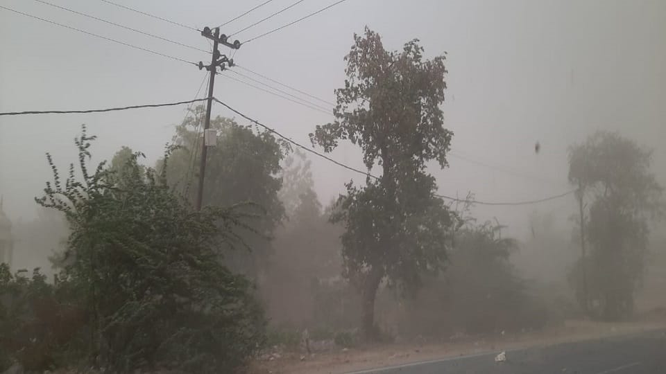 UP Rain gives relief from scorching heat waterlogging on roads