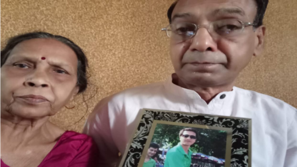 Uttar Pradesh News: A unique story of old husband and wife of Meerut city see photos
