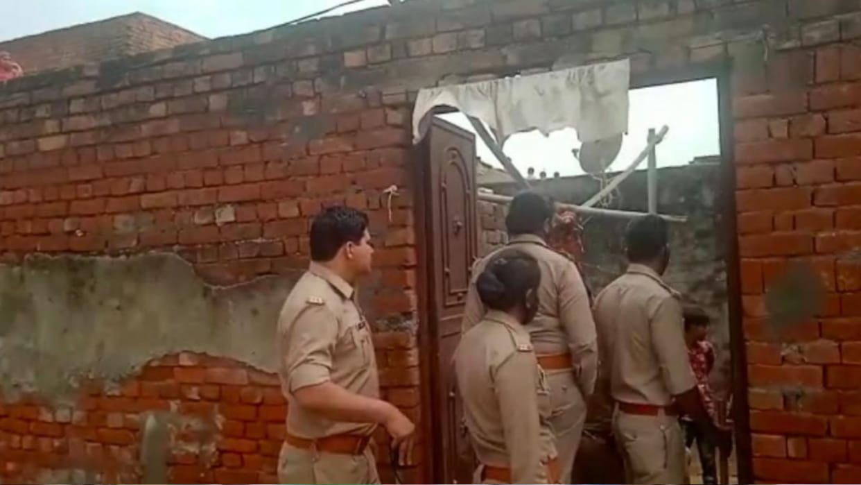 Big Action in Meerut: Moradabad Police attaches 42 lakh houses of criminal Ateeq Ahmed