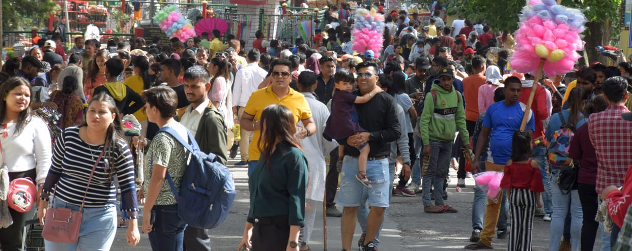 Crowd of tourists continues, next time too similar weekend is needed