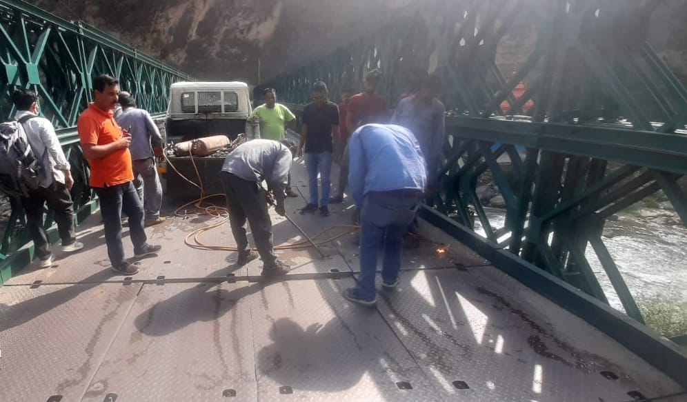 The plates of the Dhaman bridge again crumpled, the gadar