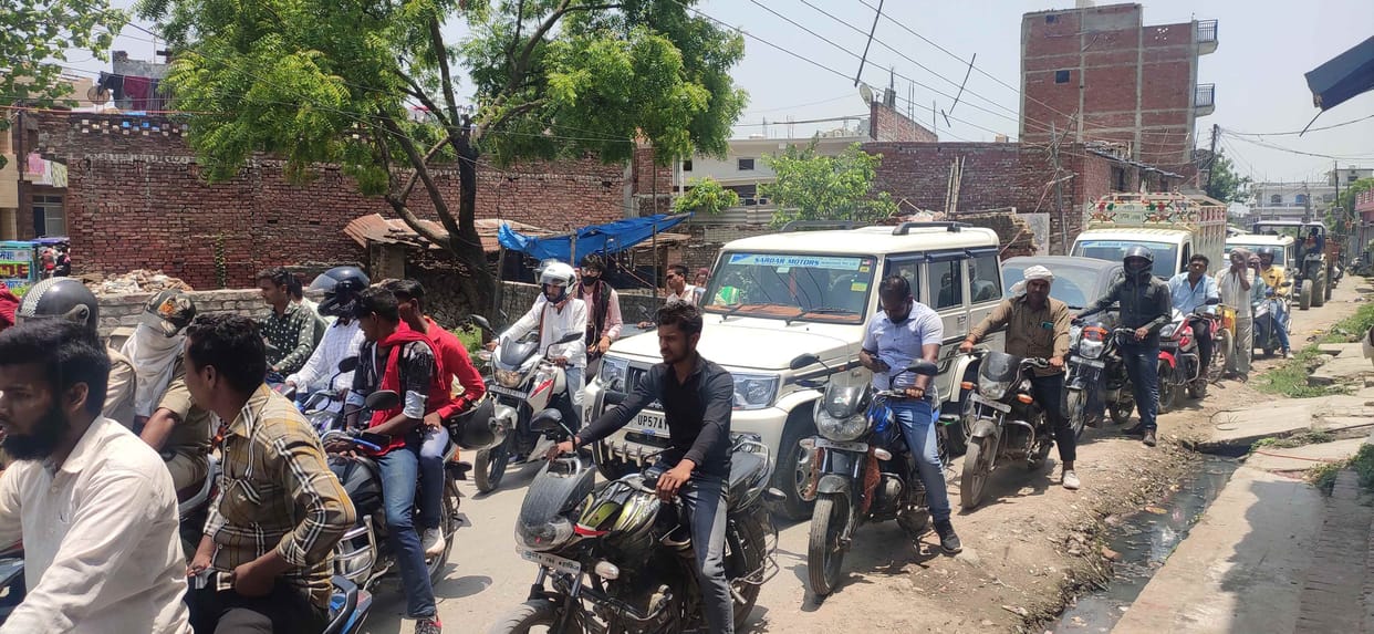 People were seen troubled by the heat in a five-hour jam