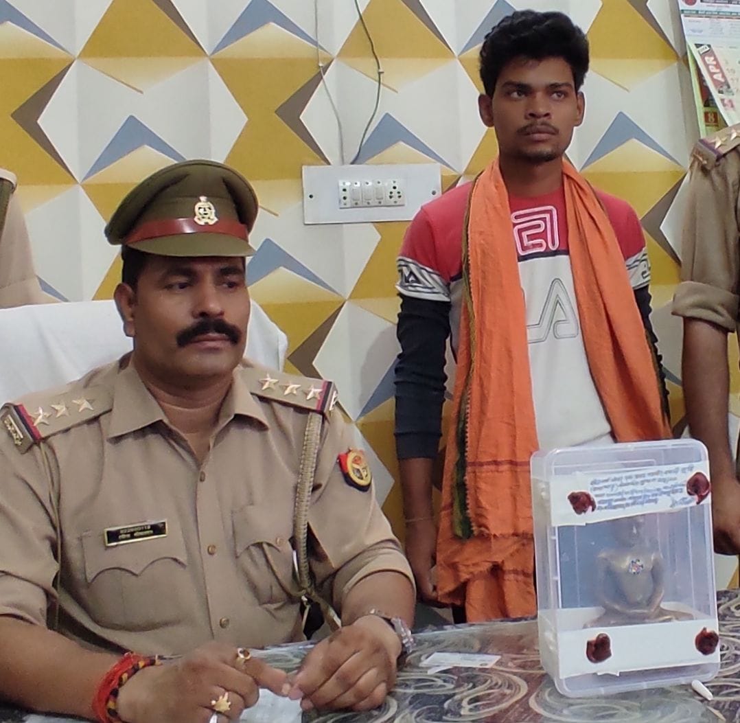 police,murti,chor
